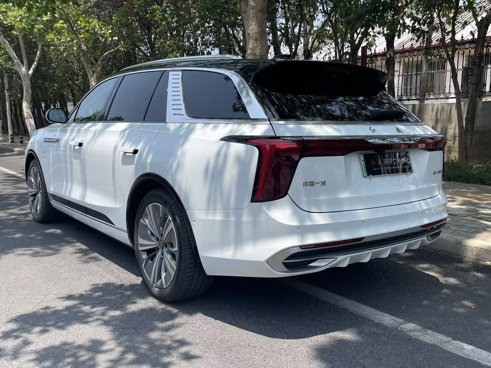 Hongqi E-HS9 2022 4WD660kmQichangEdition6-SeaterPure Electric thumbnail 10