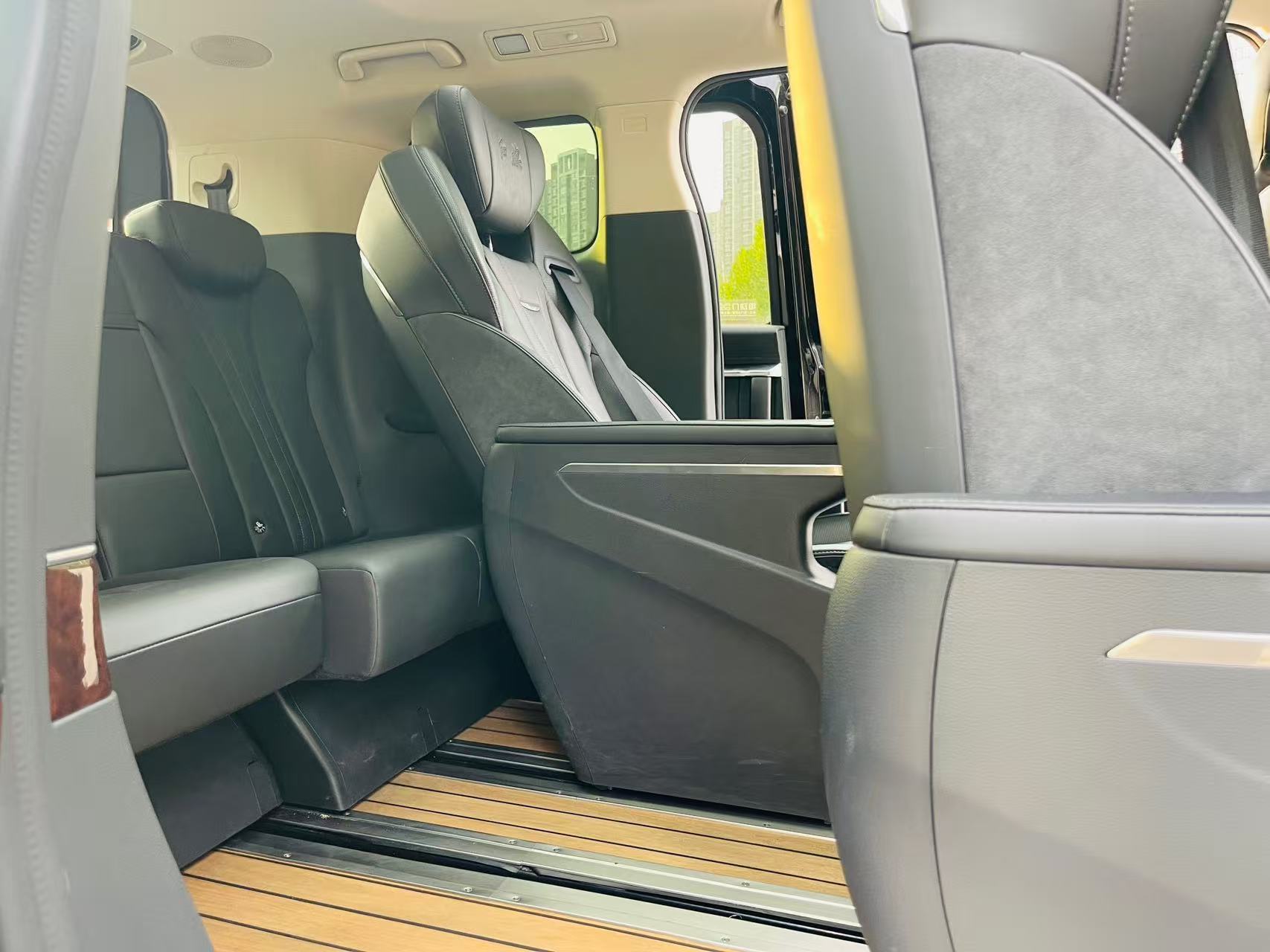 Hongqi HQ9 2023 2.0T-A/MTZhilianqixiangEdition7-Seater48VQinghun(China VI) thumbnail 9