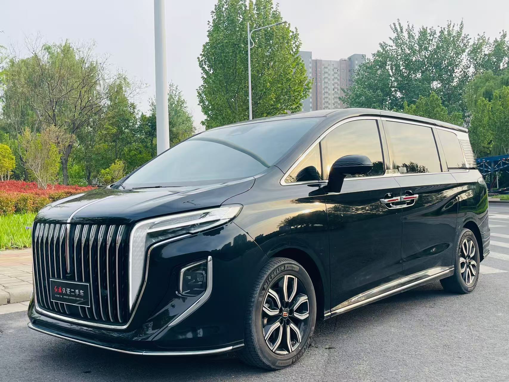 Hongqi HQ9 2023 2.0T-A/MTZhilianqixiangEdition7-Seater48VQinghun(China VI) - Image 1