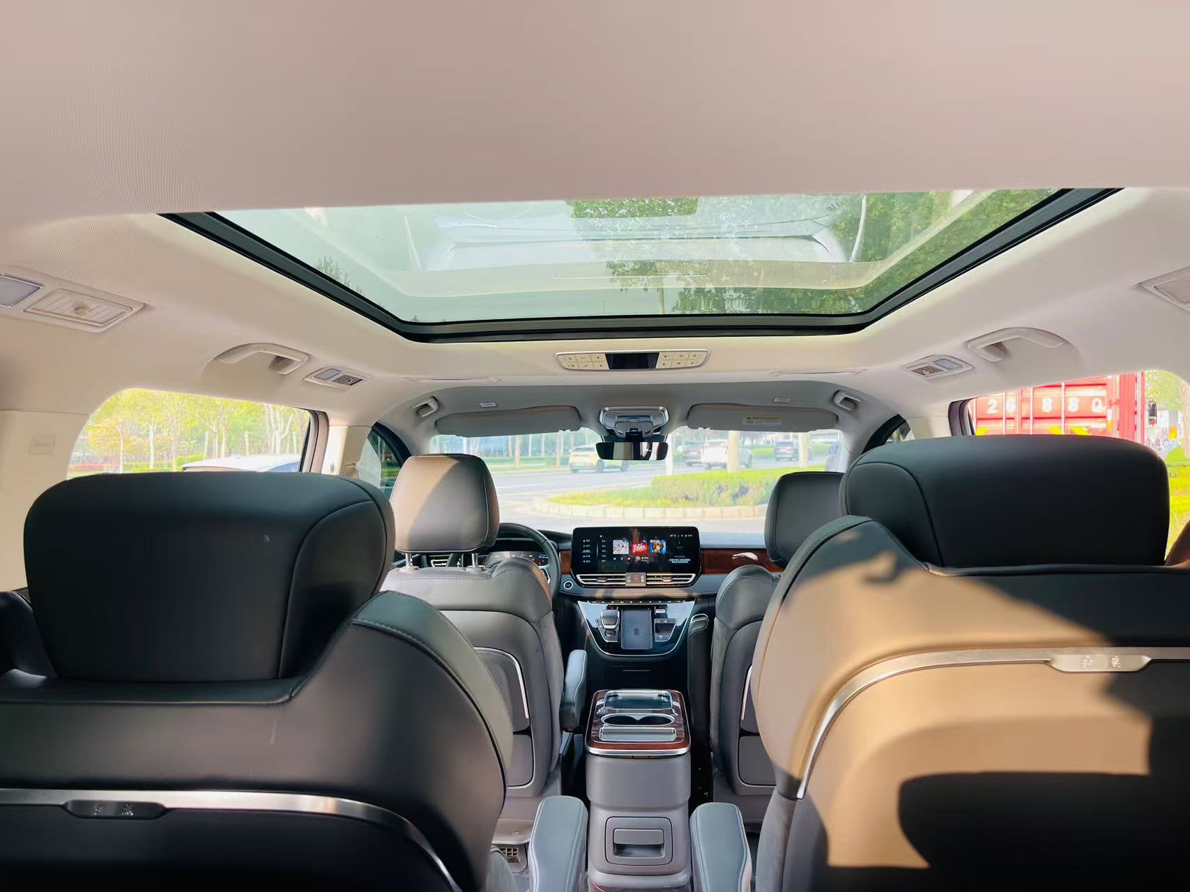 Hongqi HQ9 2023 2.0T-A/MTZhilianqixiangEdition7-Seater48VQinghun(China VI) thumbnail 6