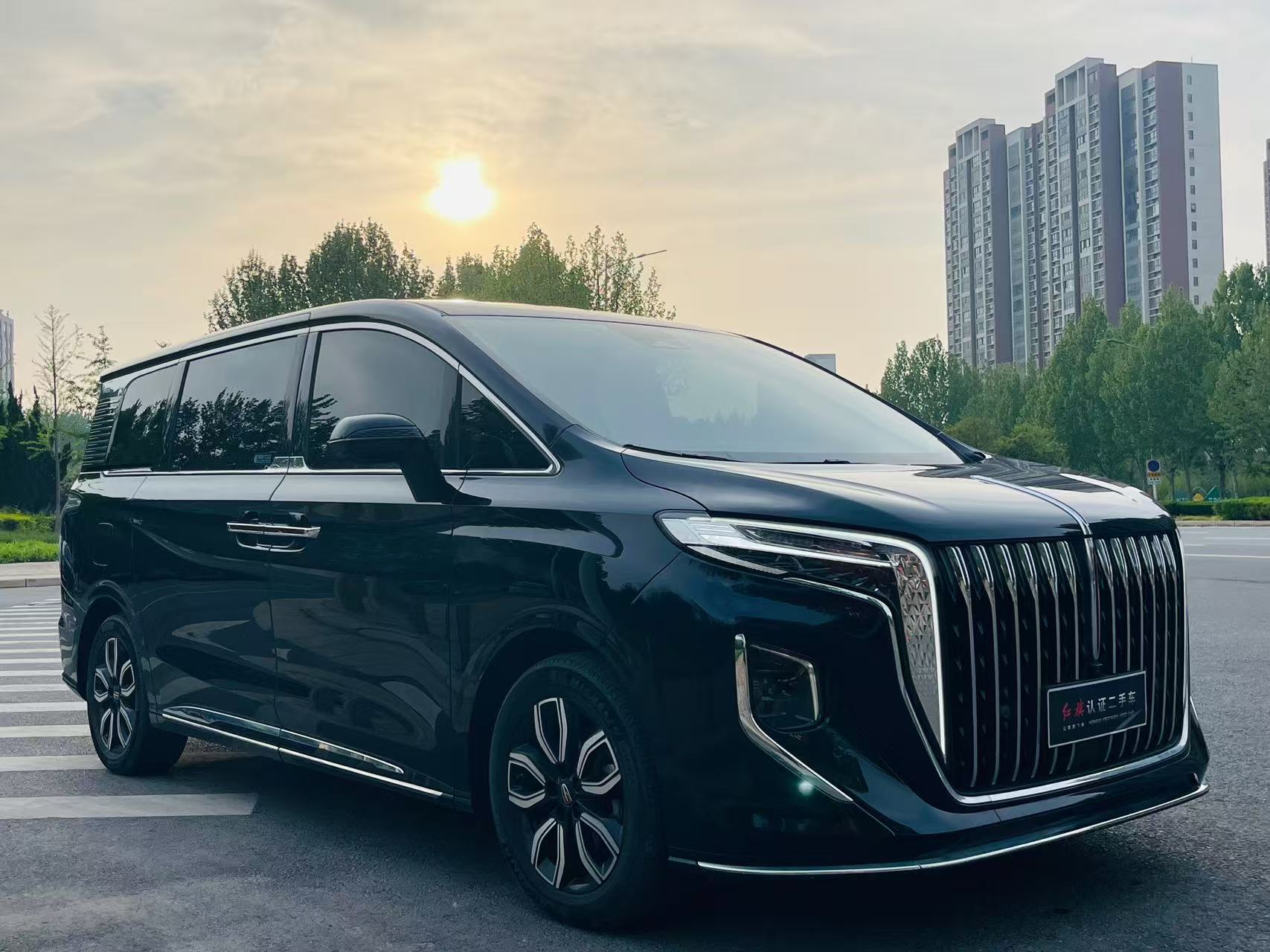 Hongqi HQ9 2023 2.0T-A/MTZhilianqixiangEdition7-Seater48VQinghun(China VI) thumbnail 3
