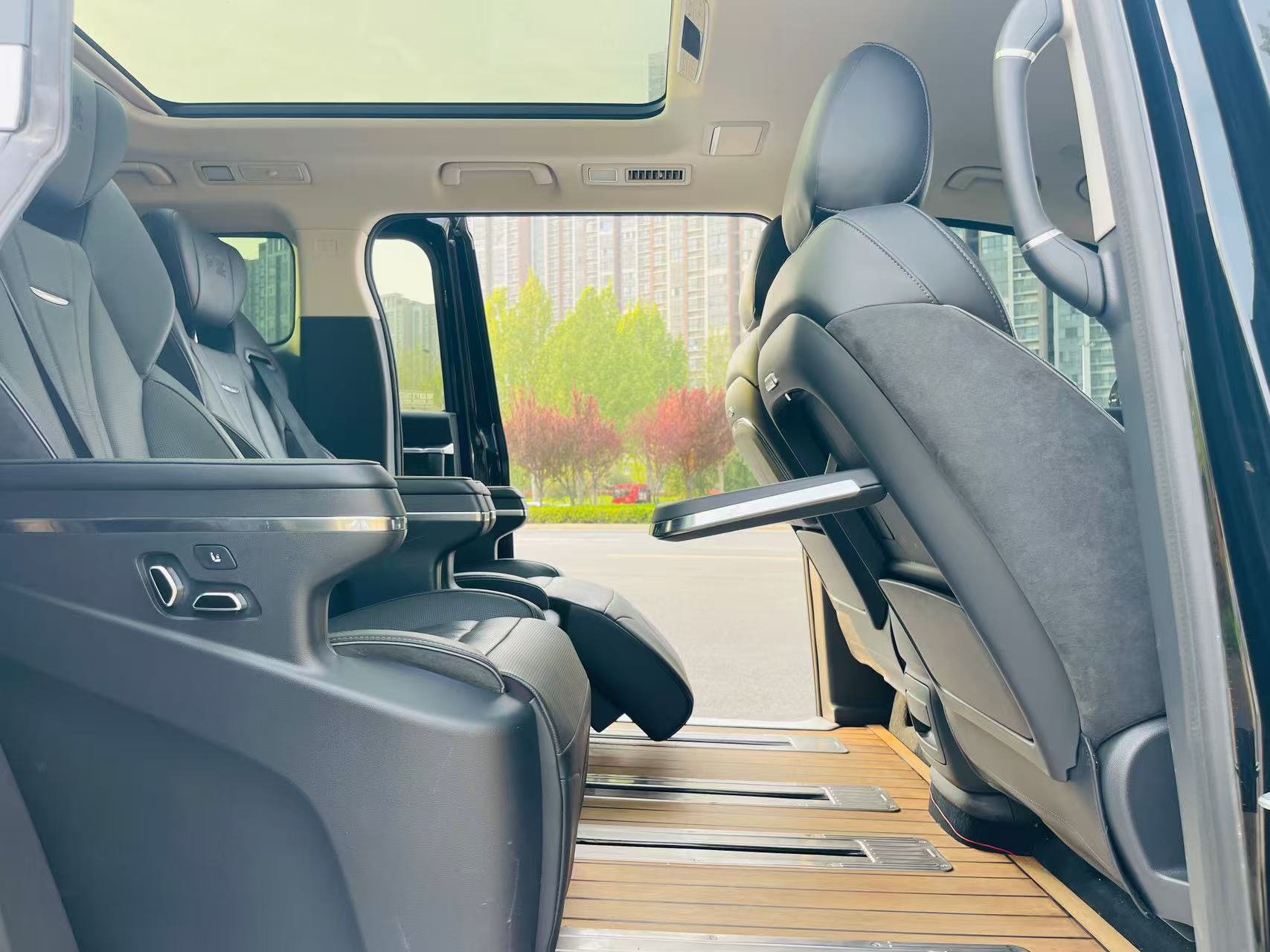 Hongqi HQ9 2023 2.0T-A/MTZhilianqixiangEdition7-Seater48VQinghun(China VI) thumbnail 7