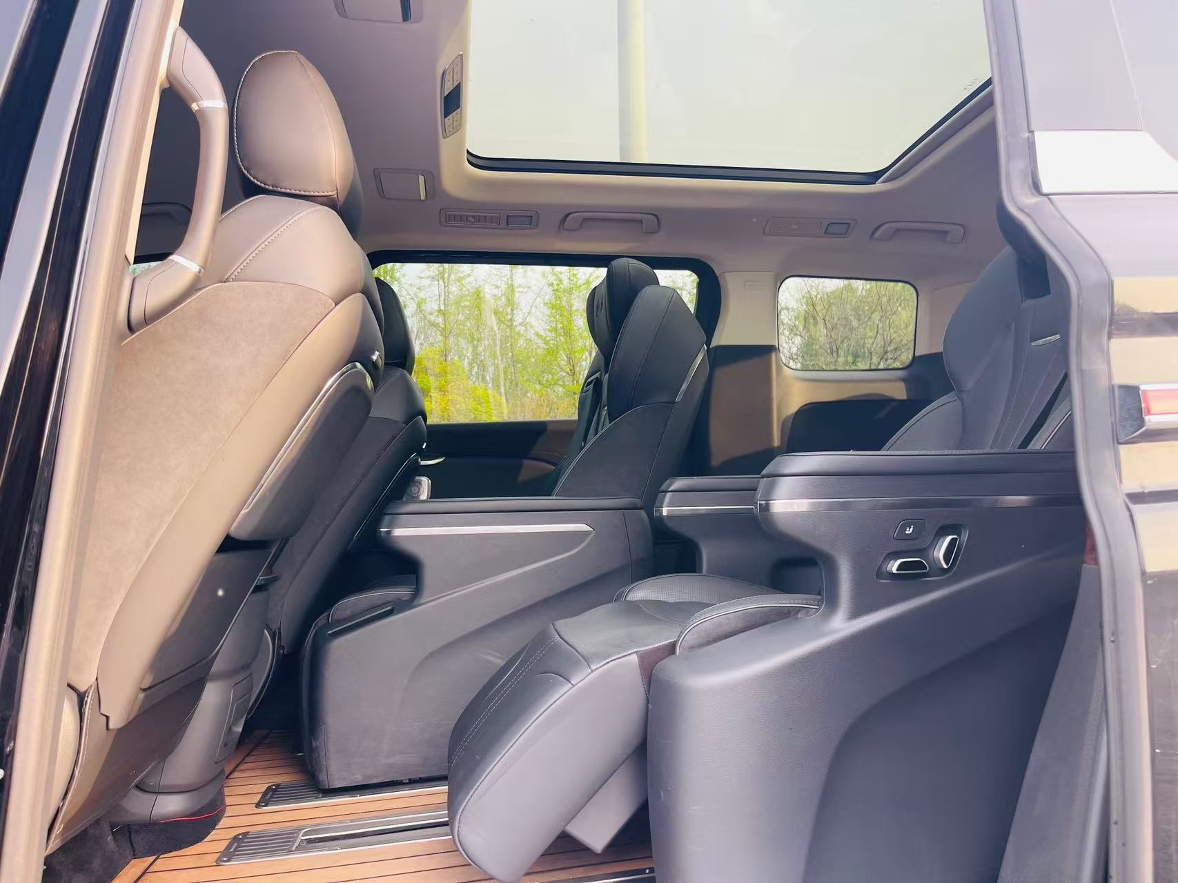 Hongqi HQ9 2023 2.0T-A/MTZhilianqixiangEdition7-Seater48VQinghun(China VI) thumbnail 8