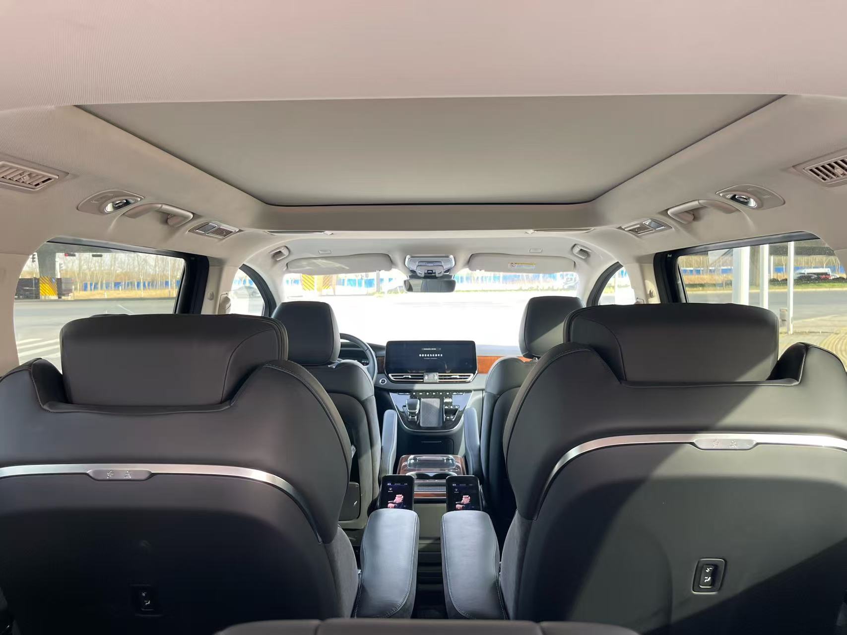 Hongqi HQ9 PHEV 2024 2.0T-DHT4WDLuxury Edition7-SeaterPHEV(China VI) thumbnail 9