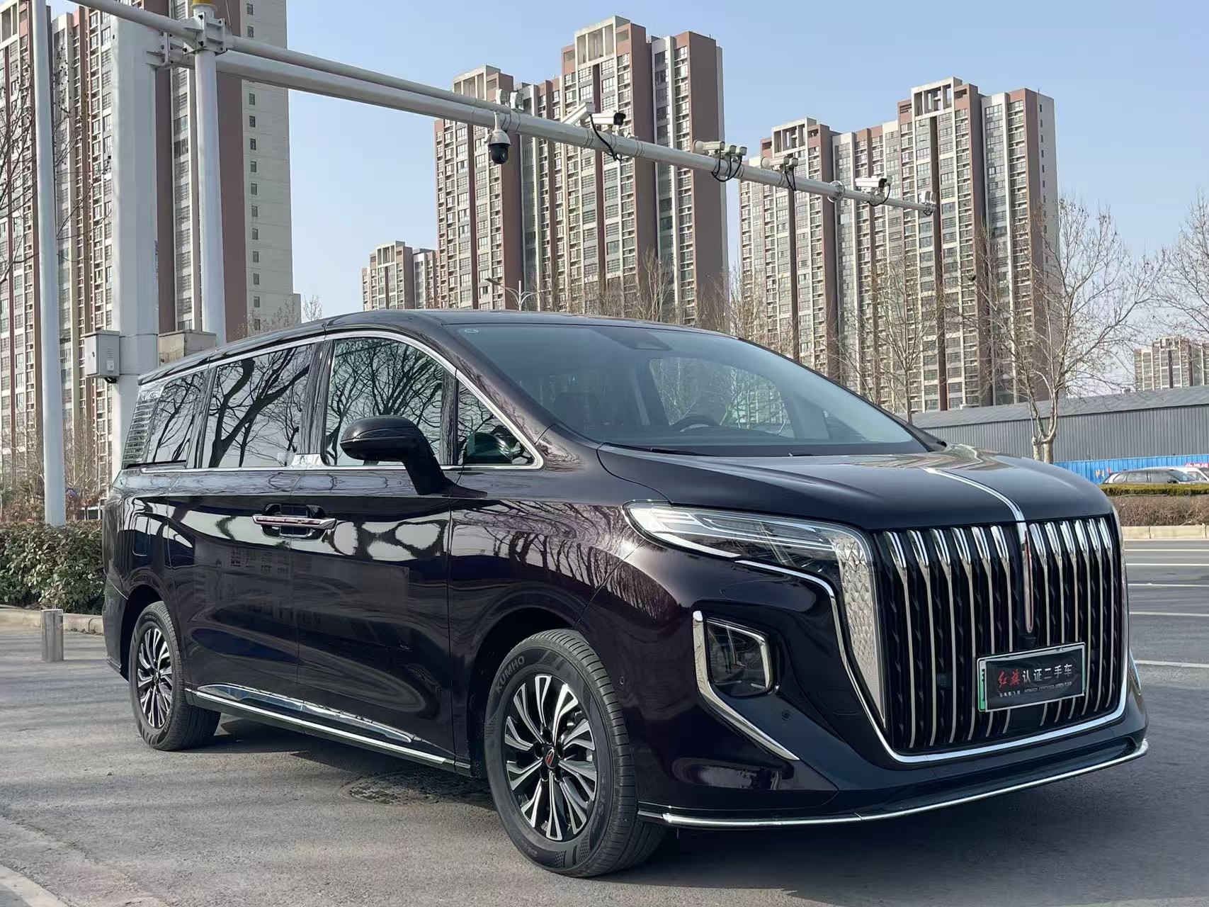 Hongqi HQ9 PHEV 2024 2.0T-DHT4WDLuxury Edition7-SeaterPHEV(China VI) thumbnail 3