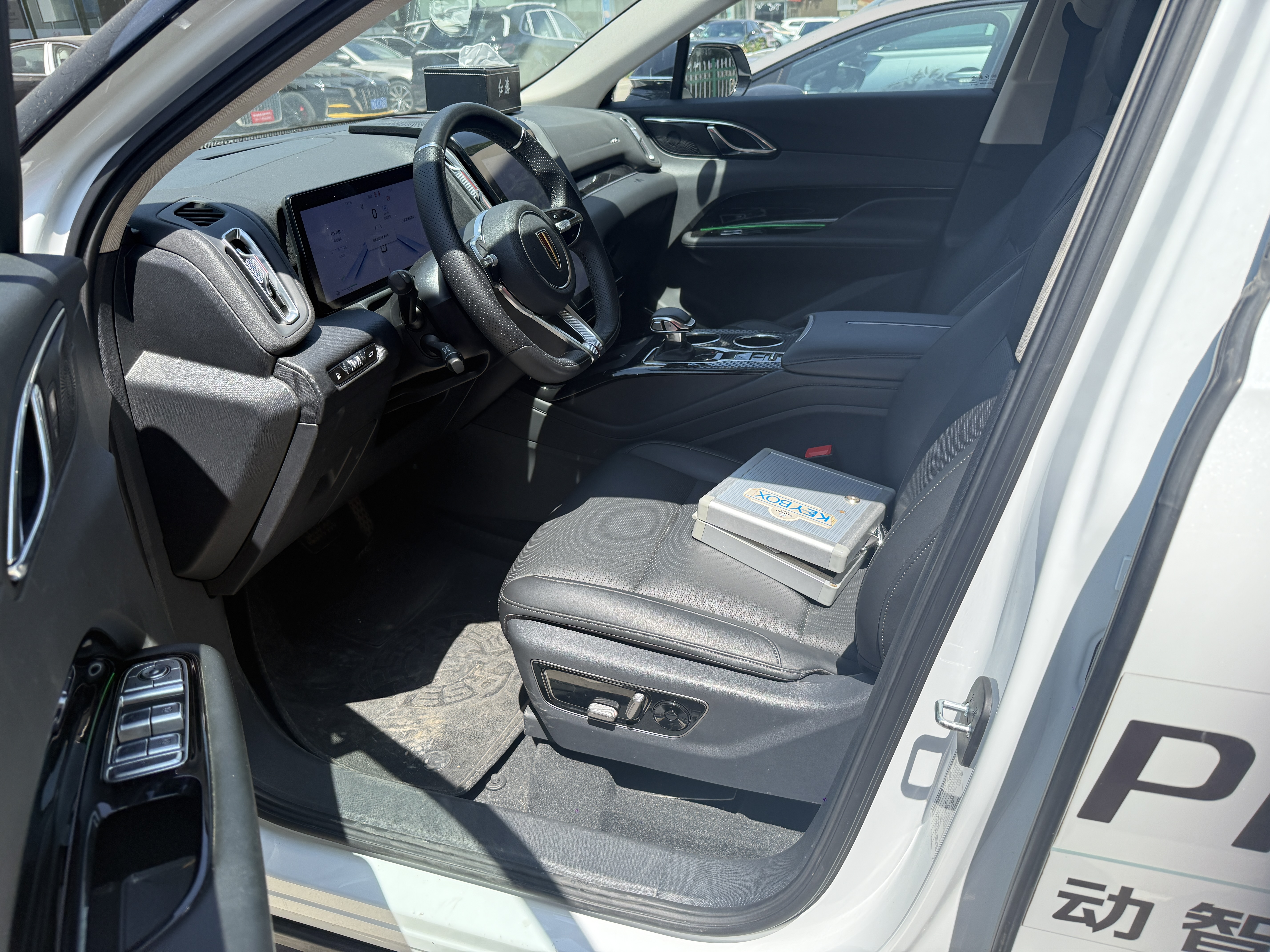 Hongqi HS3 PHEV 2025 1.5T-DHTFWD125kmJinwei200WanliangAnniversaryPHEV(China VI) thumbnail 3