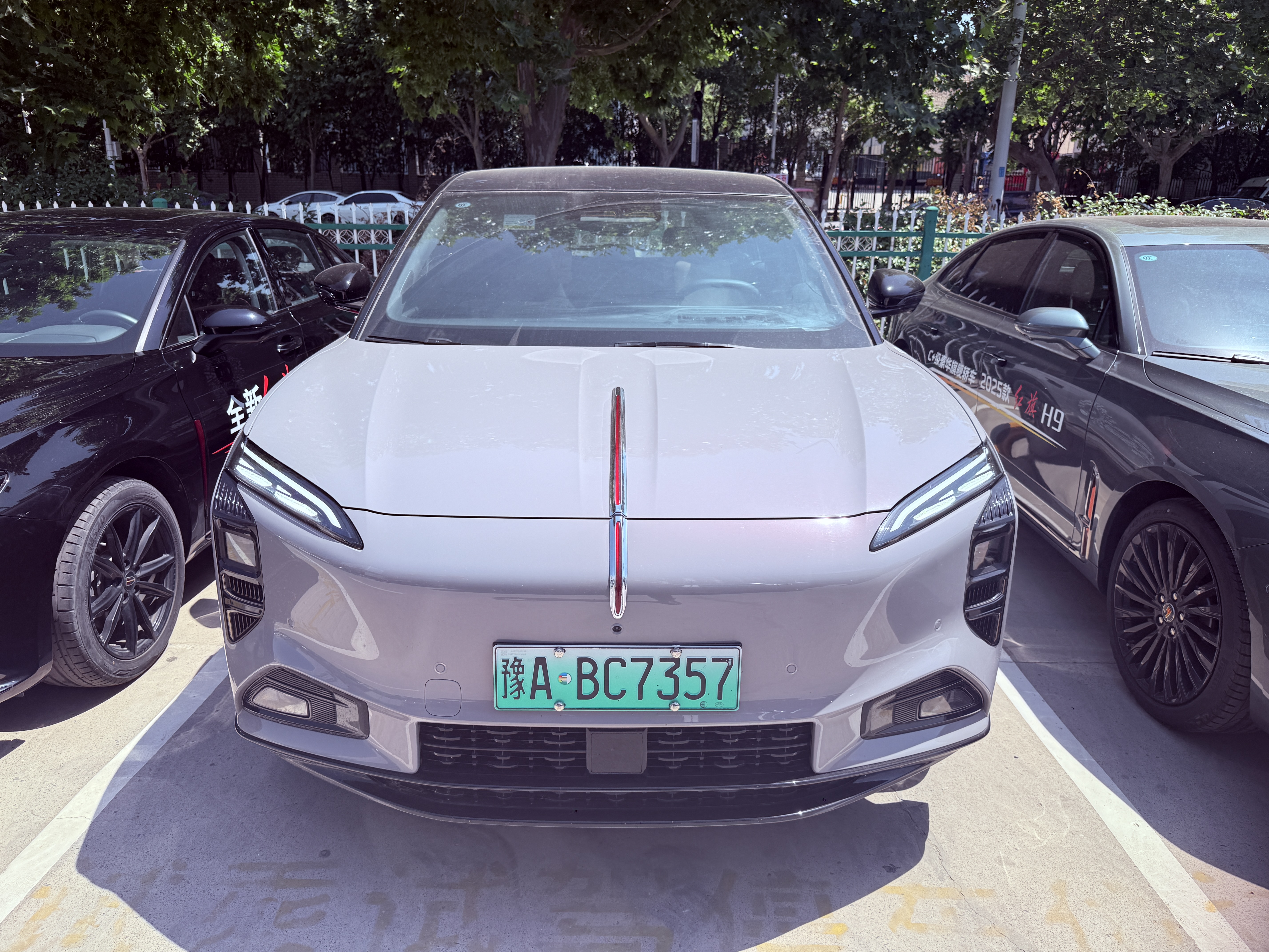 Hongqi Tiangong08 2025 4WD680ZhixuanEditionPure Electric thumbnail 2