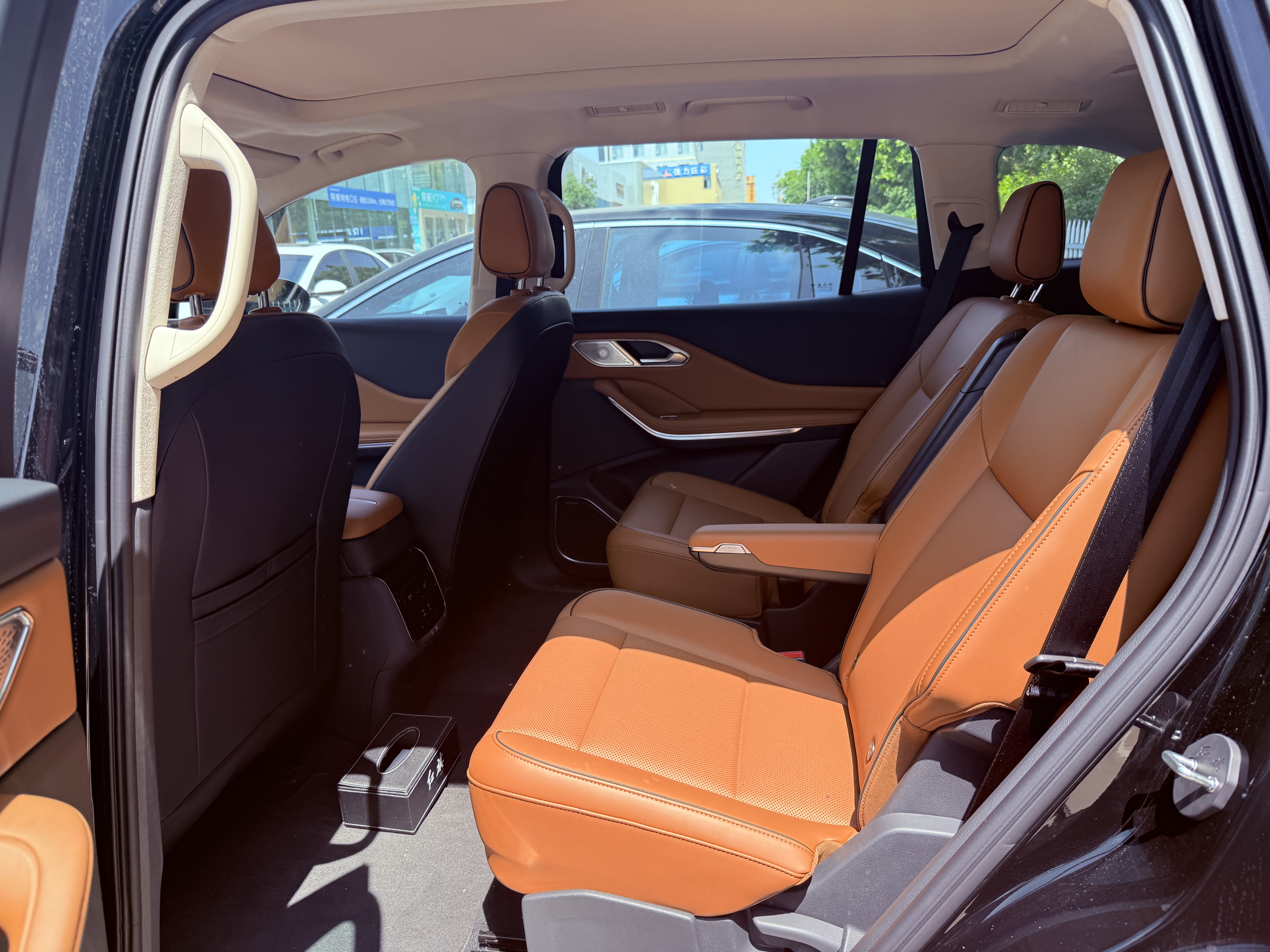 Hongqi HS7 PHEV 2025 2.0T-DHT4WDFaceliftQilingEdition6-SeaterPHEV(China VI) thumbnail 4