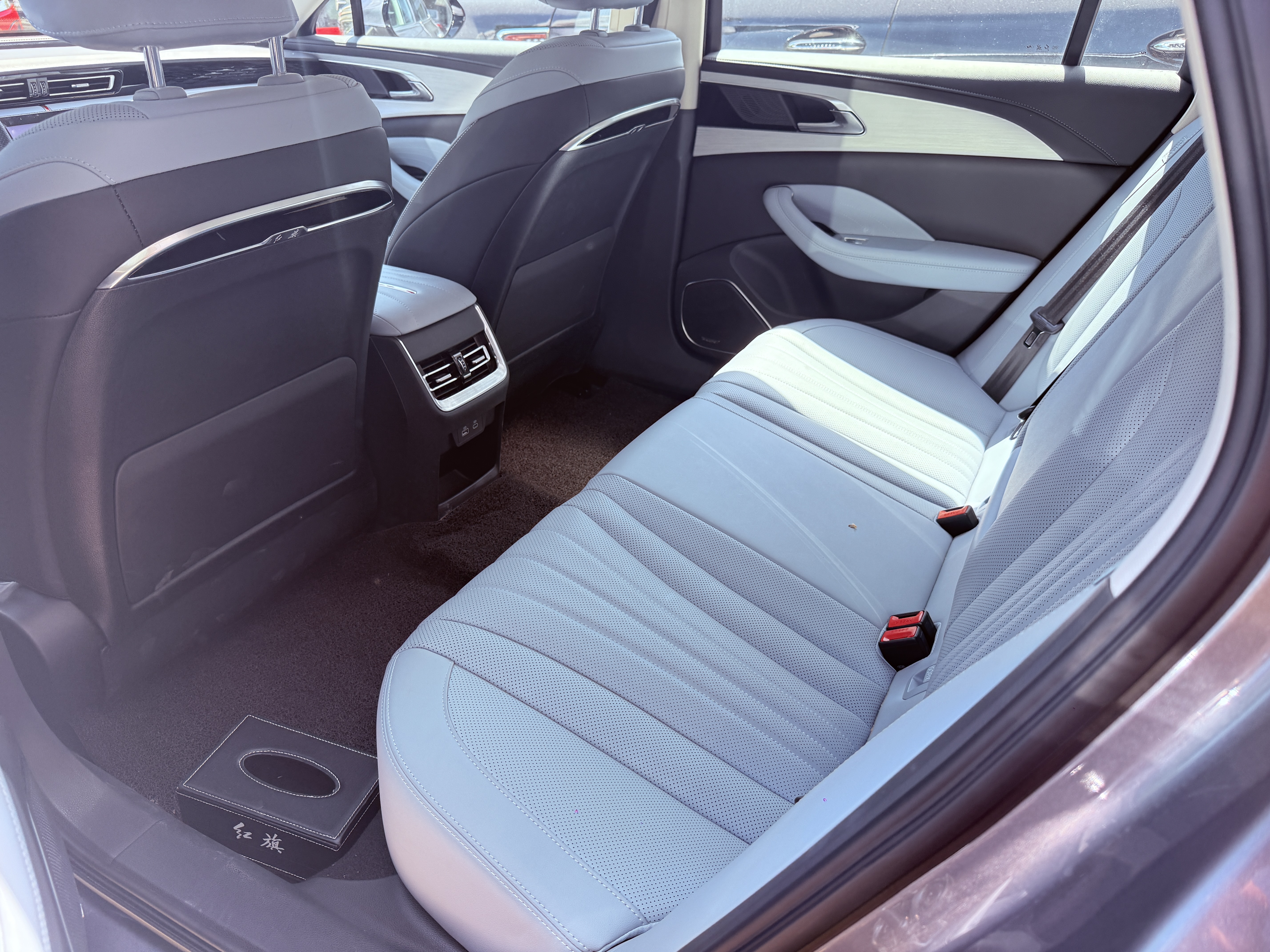 Hongqi H5 PHEV 2025 1.5T-DHT-170kmChaohunEditionPHEV(China VI) thumbnail 5