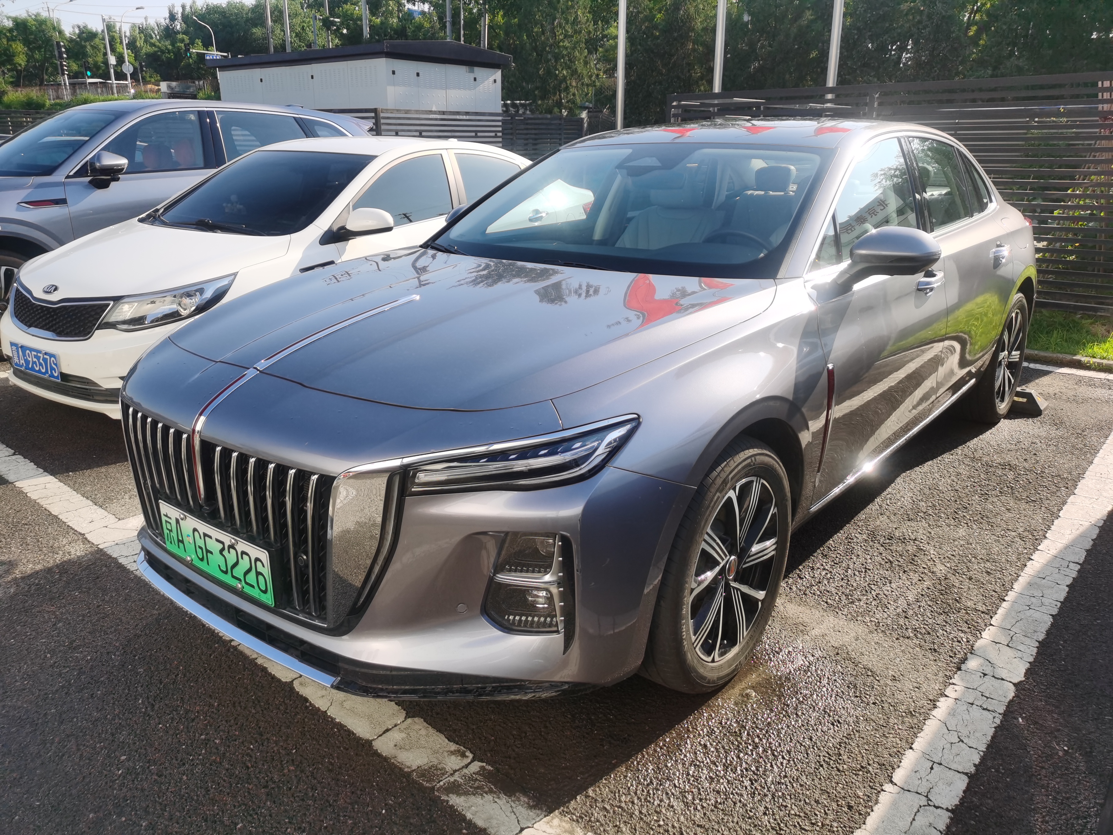 Hongqi H5 PHEV 2025 1.5T-DHT-130ChaohunEditionPHEV(China VI) - Image 1