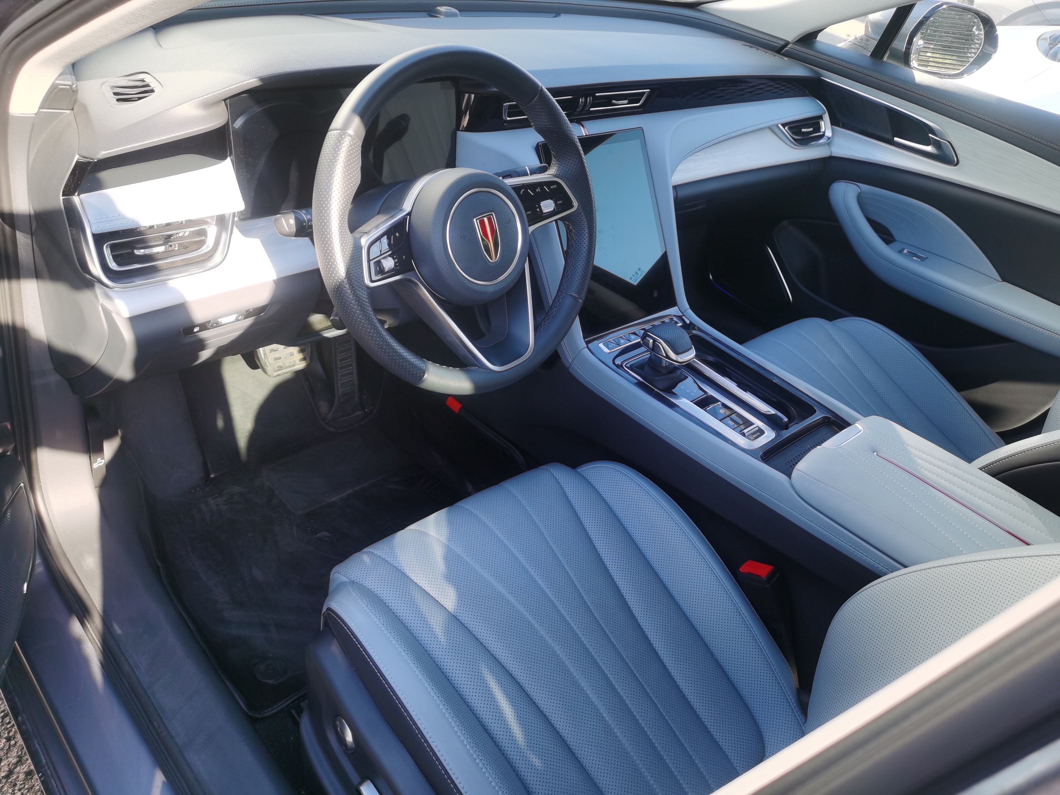 Hongqi H5 PHEV 2025 1.5T-DHT-130ChaohunEditionPHEV(China VI) thumbnail 2