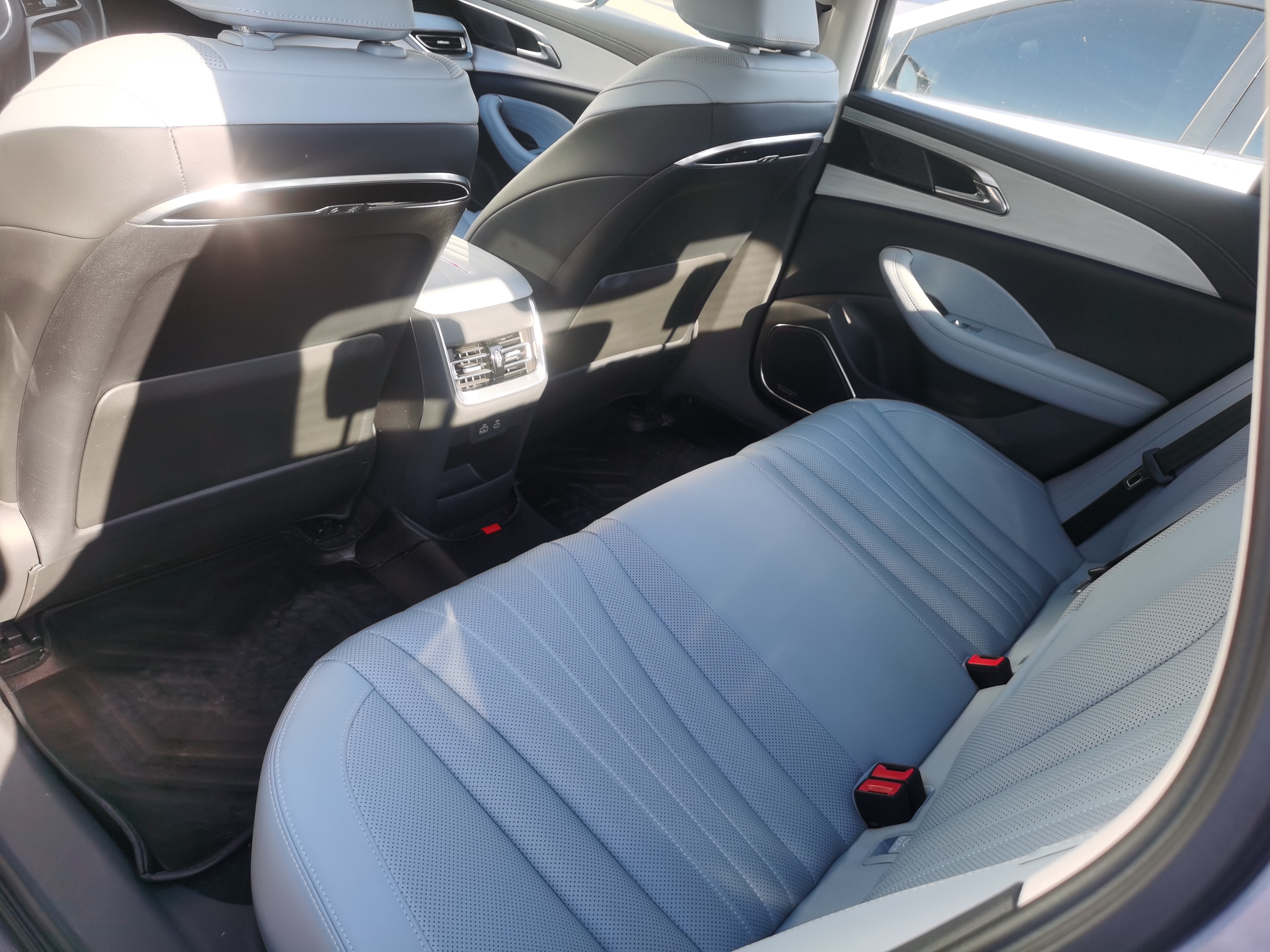 Hongqi H5 PHEV 2025 1.5T-DHT-130ChaohunEditionPHEV(China VI) thumbnail 3