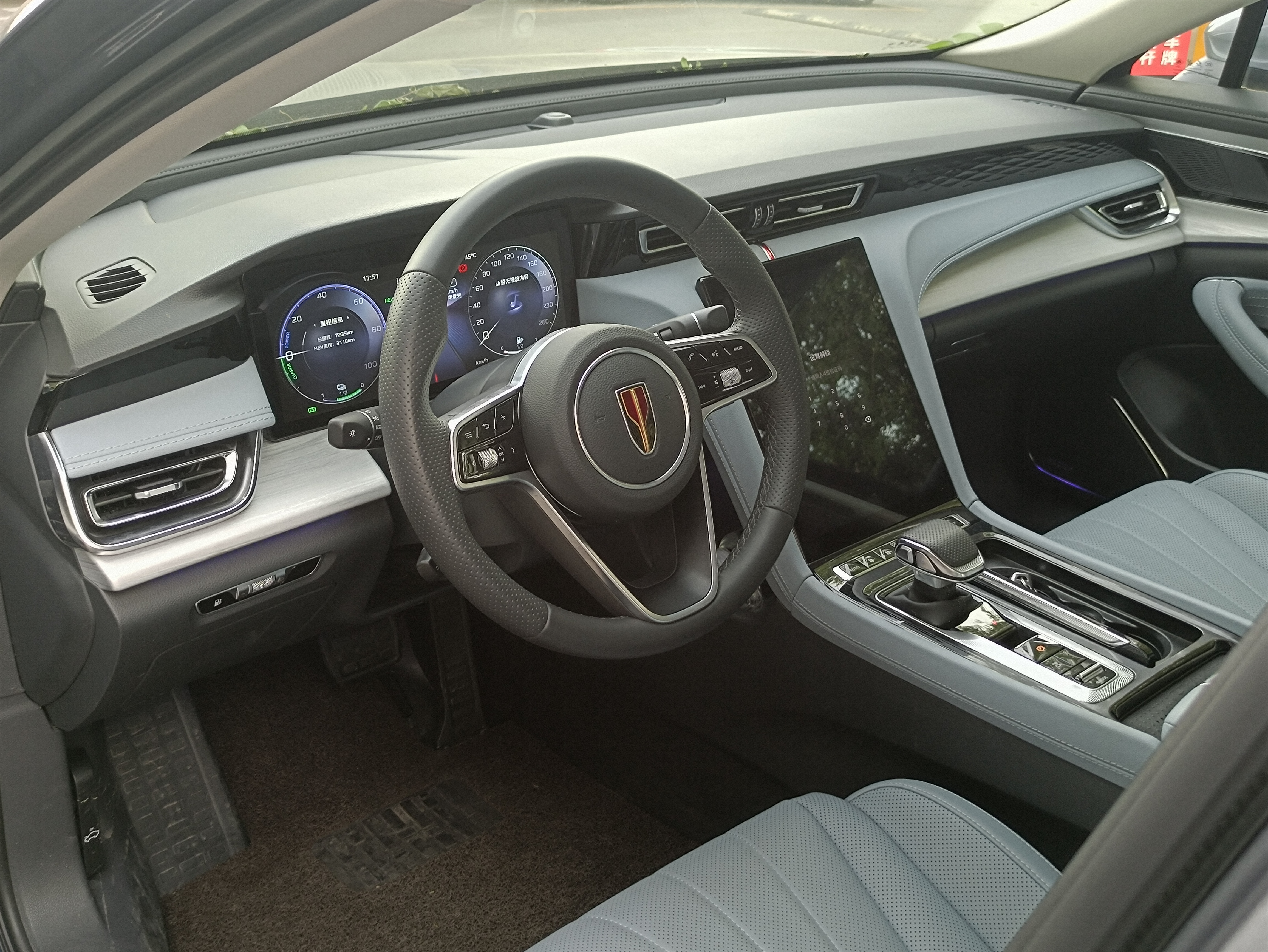 Hongqi H5 PHEV 2025 1.5T-DHT-170kmChaohunEditionPHEV(China VI) thumbnail 2