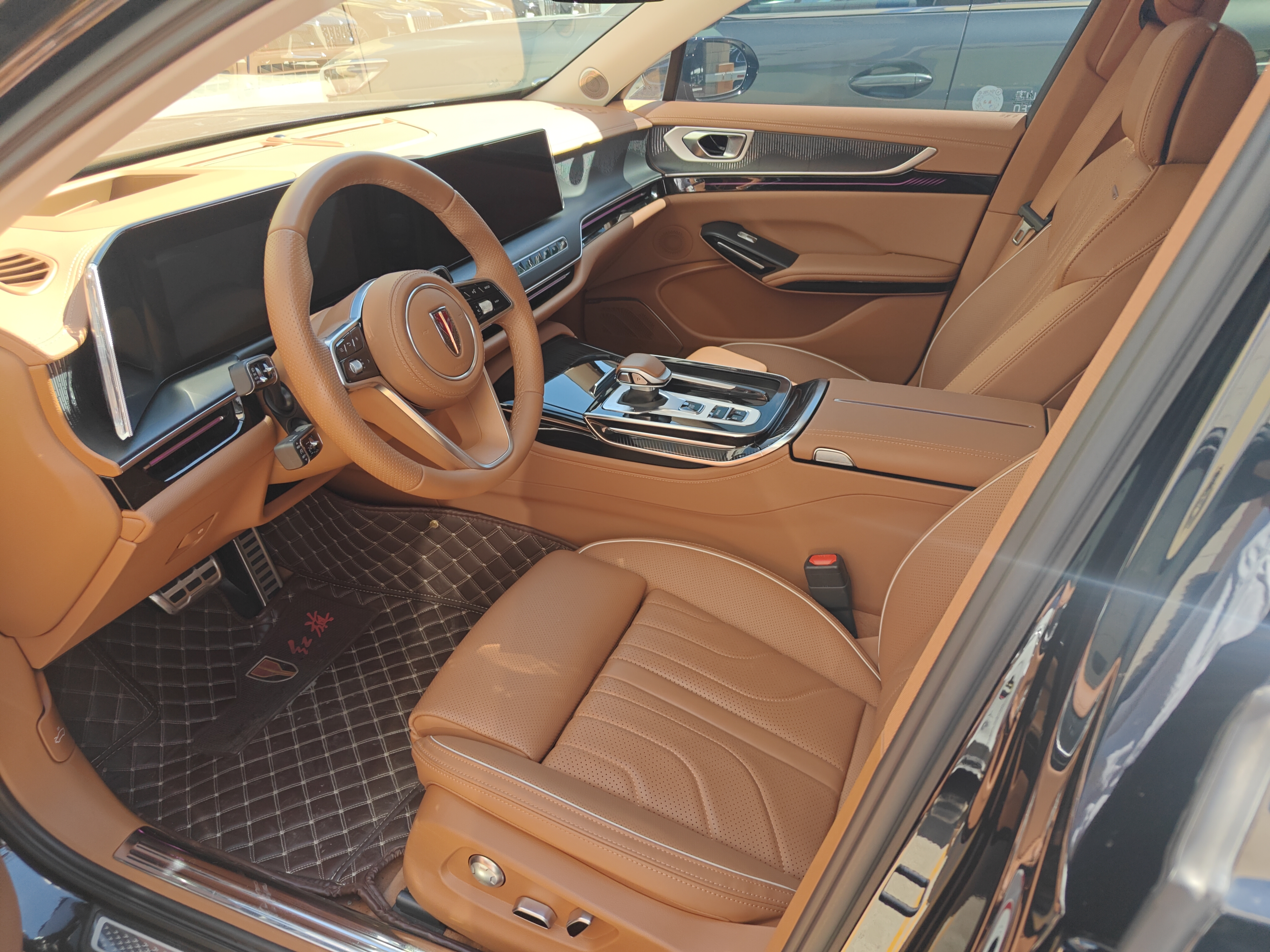 Hongqi H9 2025 2.0T-A/MTFaceliftQichangsixiangfengshangEdition48VQinghun(China VI) thumbnail 4