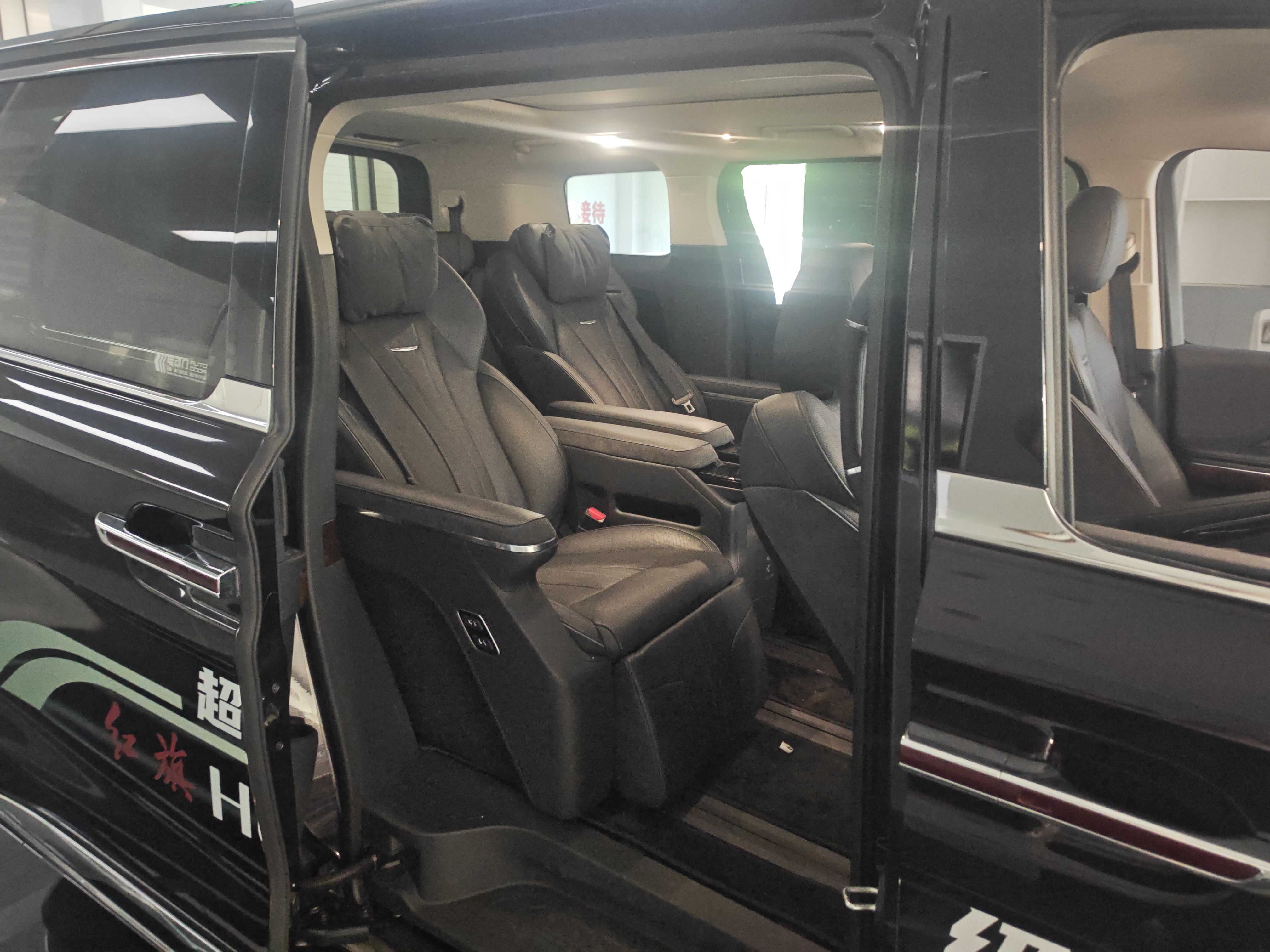 Hongqi HQ9 PHEV 2024 2.0T-DHT4WDLuxury Edition7-SeaterPHEV(China VI) thumbnail 5