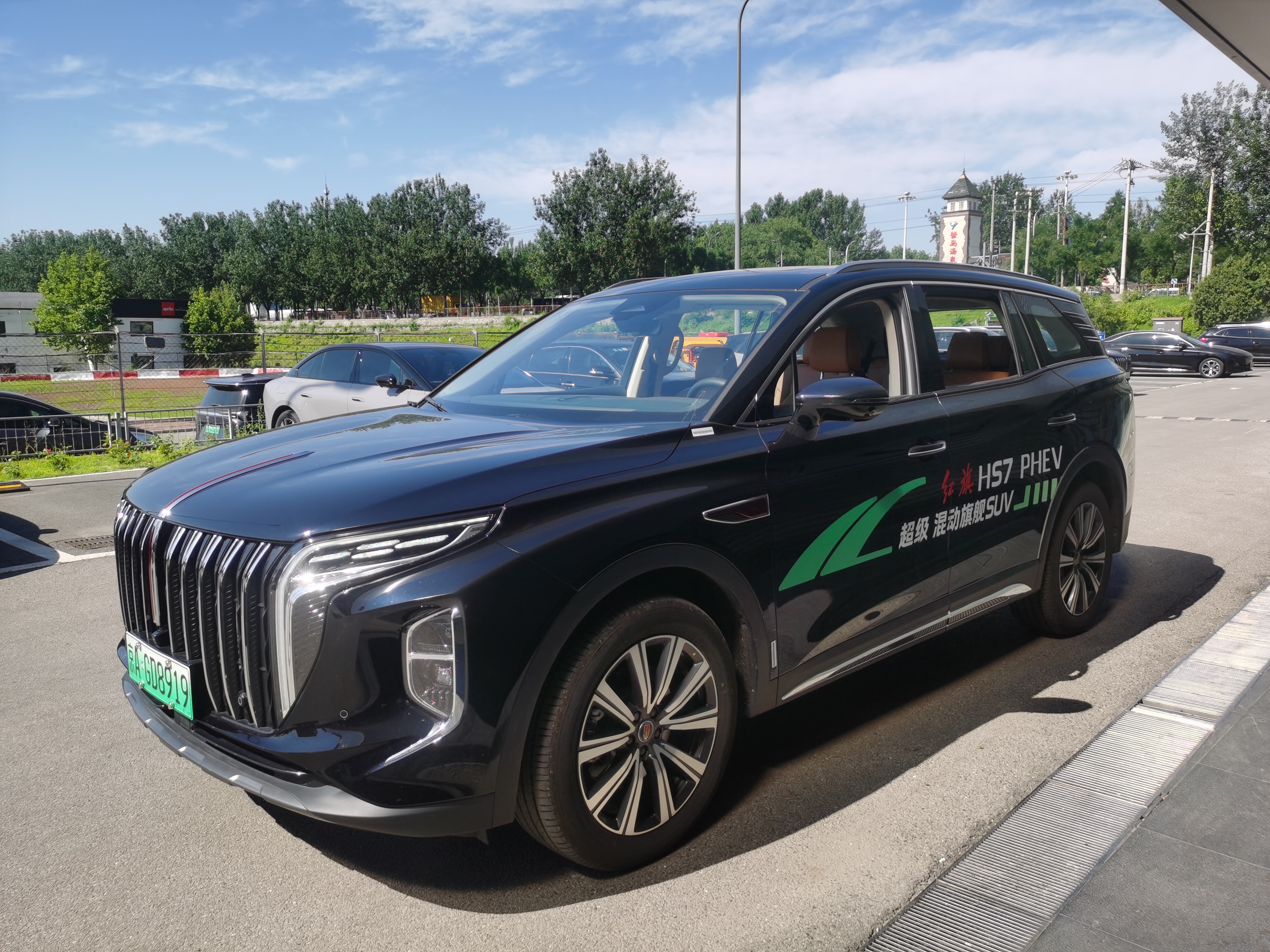 Hongqi HS7 PHEV 2024 2.0T-DHT4WDQichangEdition6-SeaterPHEV(China VI) - Image 1