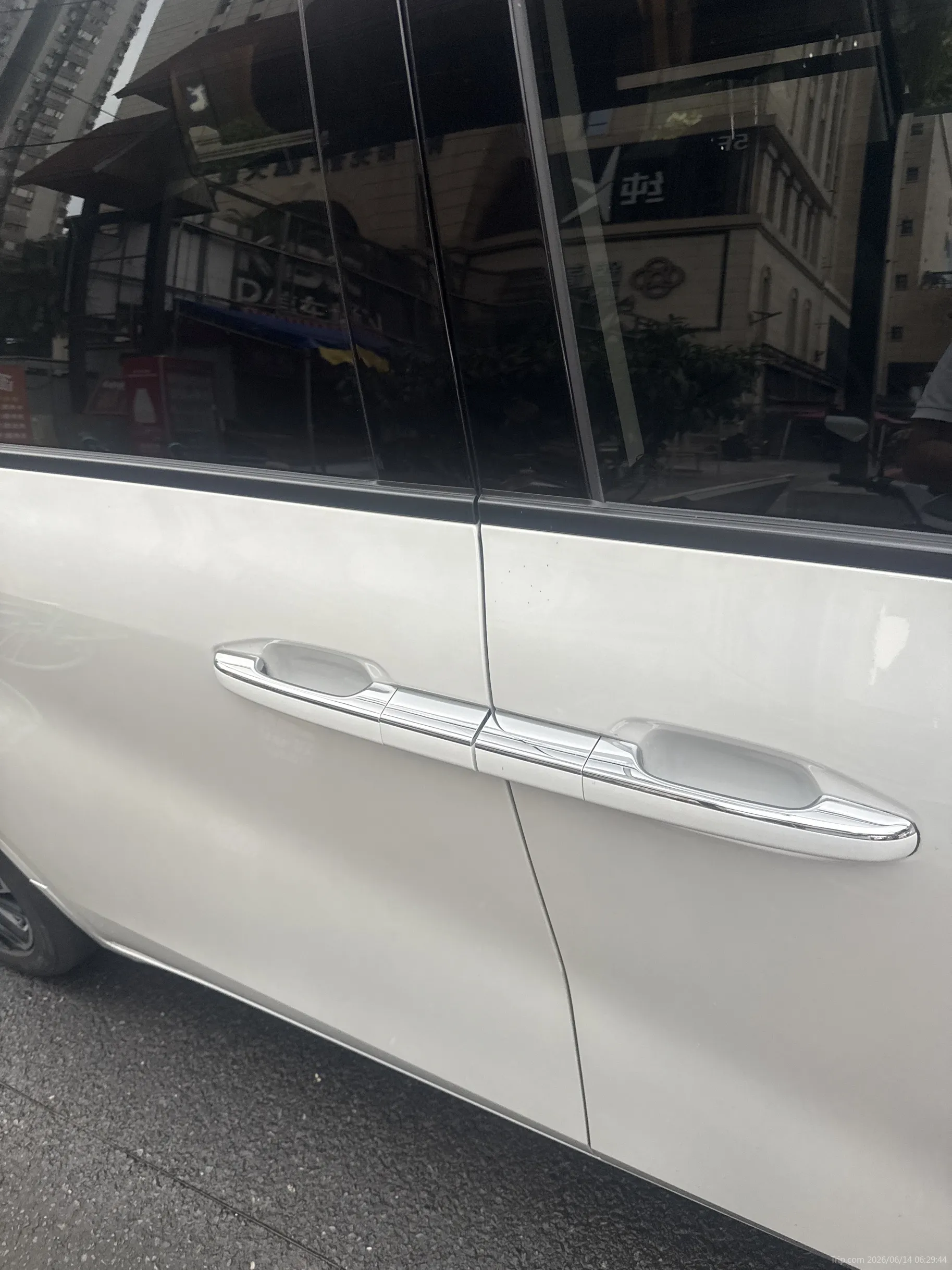 GAC Trumpchi E8 2025 ChuanqiE8 PHEV-1.8-DHT-150kmEnjoyXingzhengzhuangongEdition7-SeaterPHEV(China VI) thumbnail 3