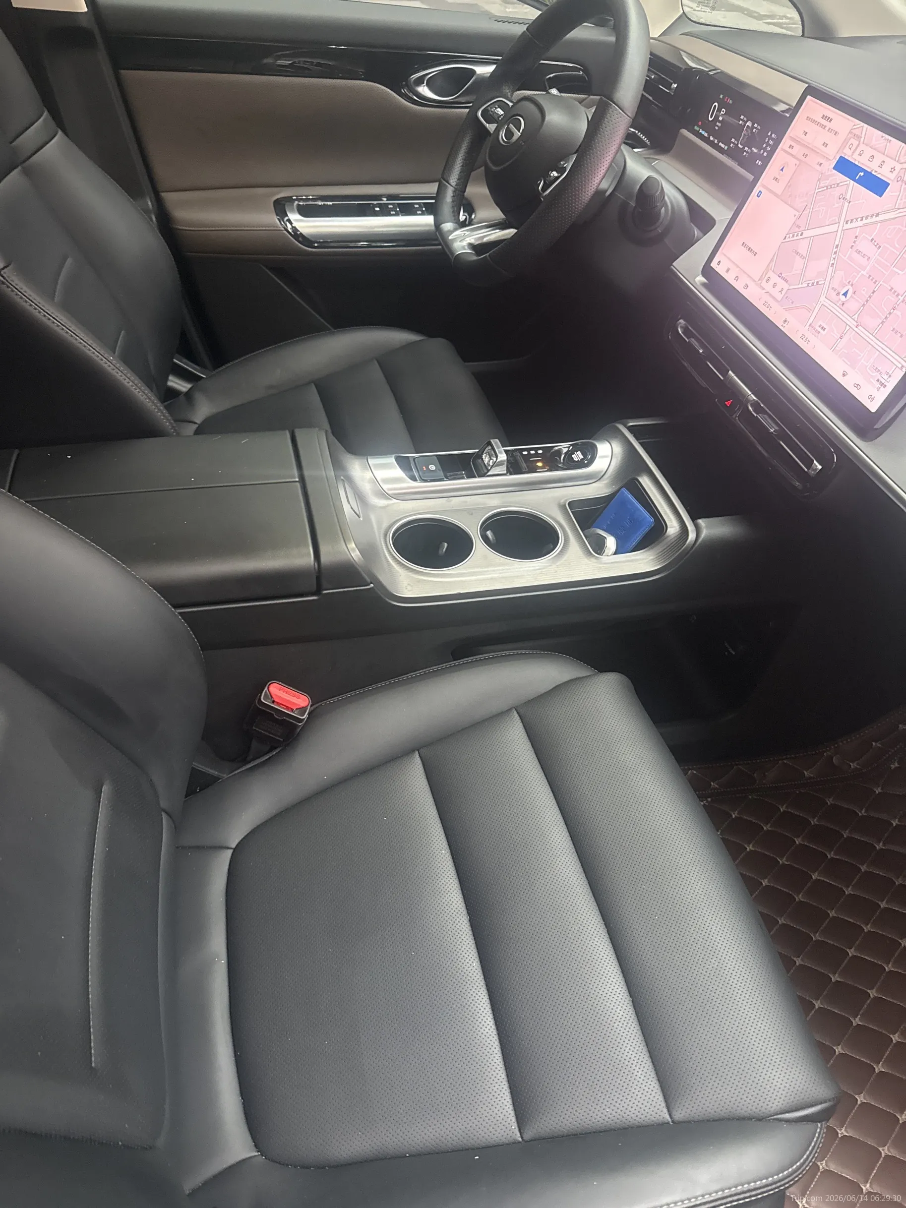 GAC Trumpchi E8 2025 ChuanqiE8 PHEV-1.8-DHT-150kmEnjoyXingzhengzhuangongEdition7-SeaterPHEV(China VI) thumbnail 4