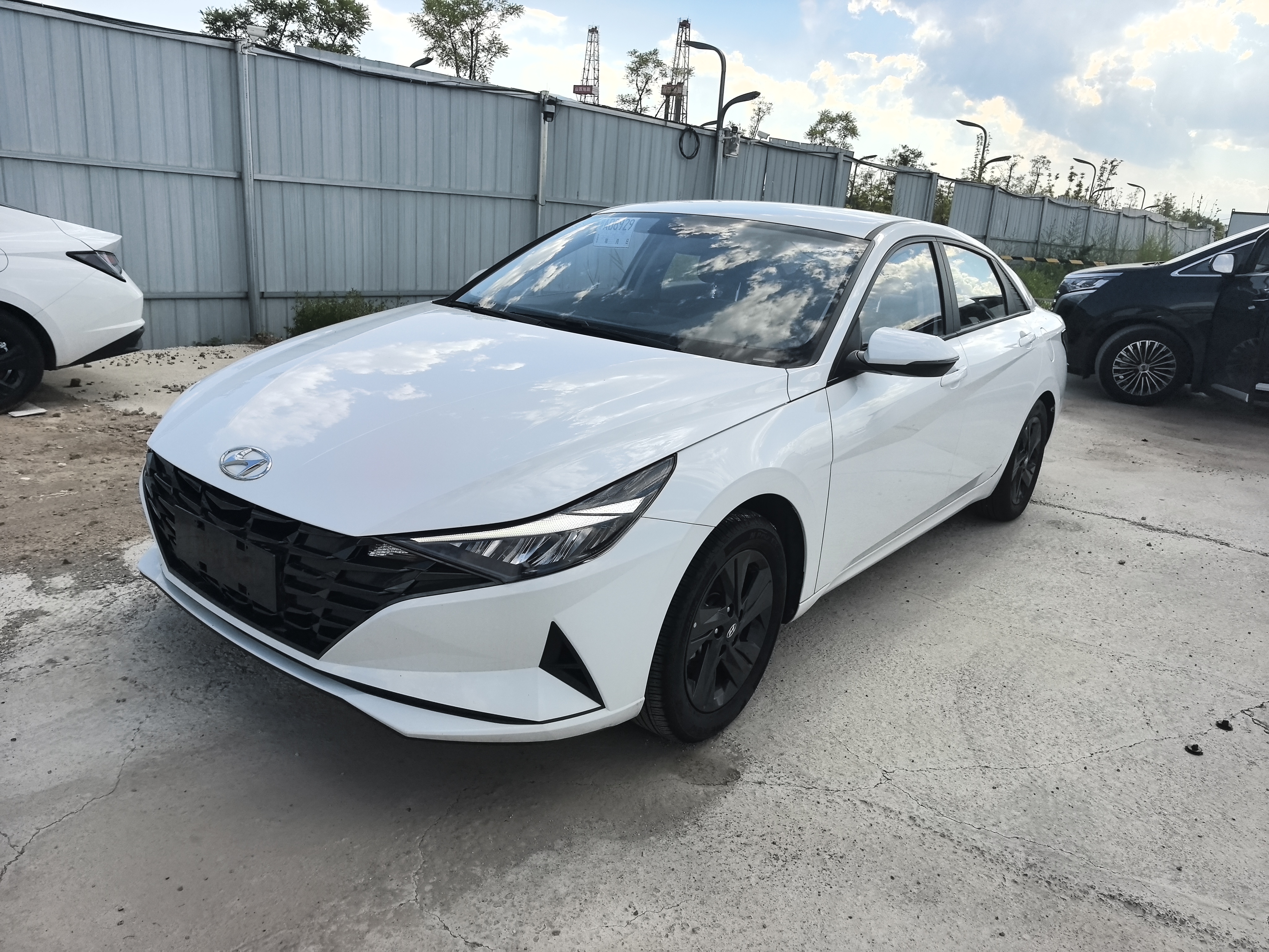 Hyundai Yilante 2022 Sedan1.5-CVT-LUXZunguiEdition(China VI) - Image 1