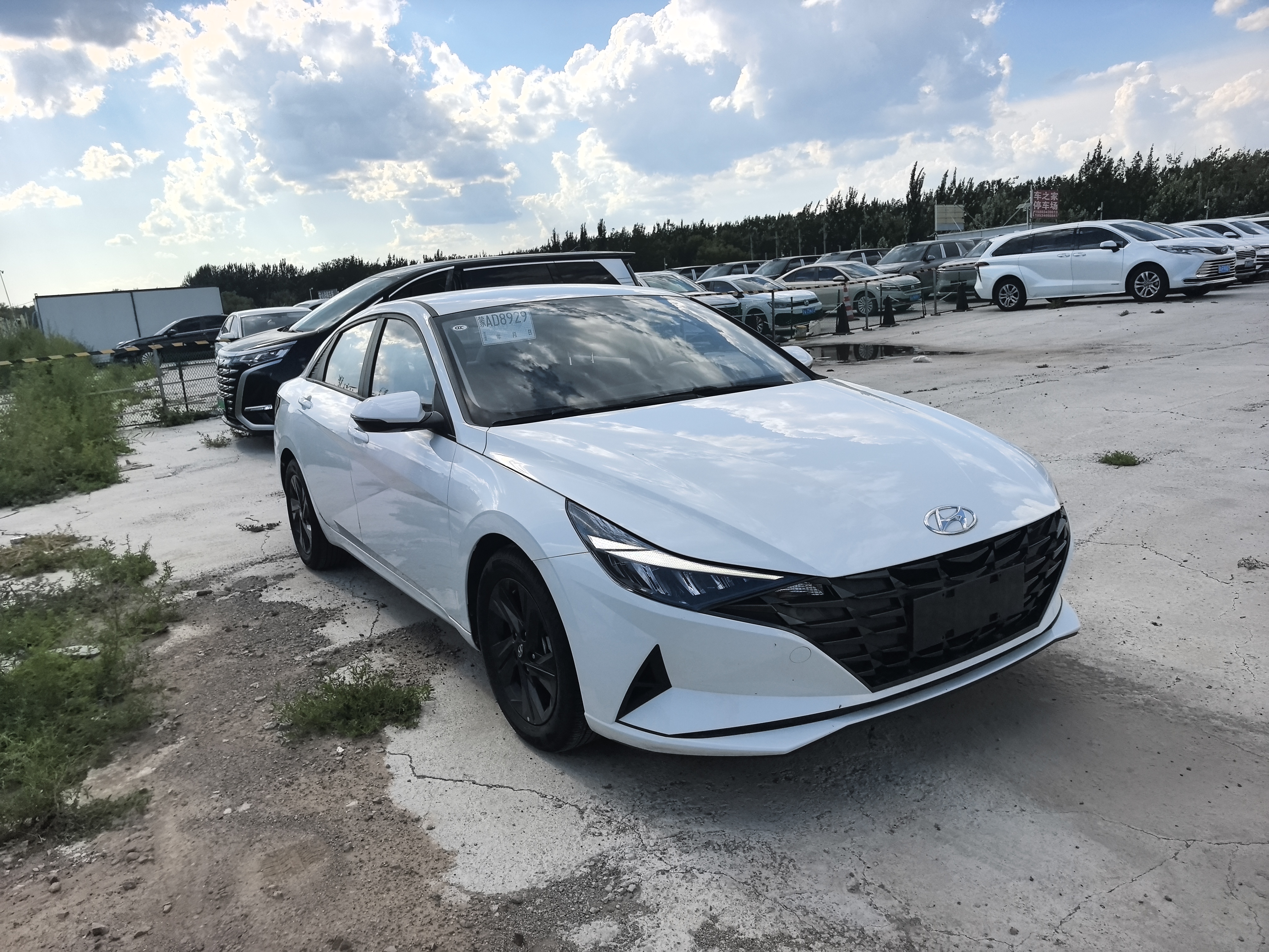 Hyundai Yilante 2022 Sedan1.5-CVT-LUXZunguiEdition(China VI) thumbnail 3
