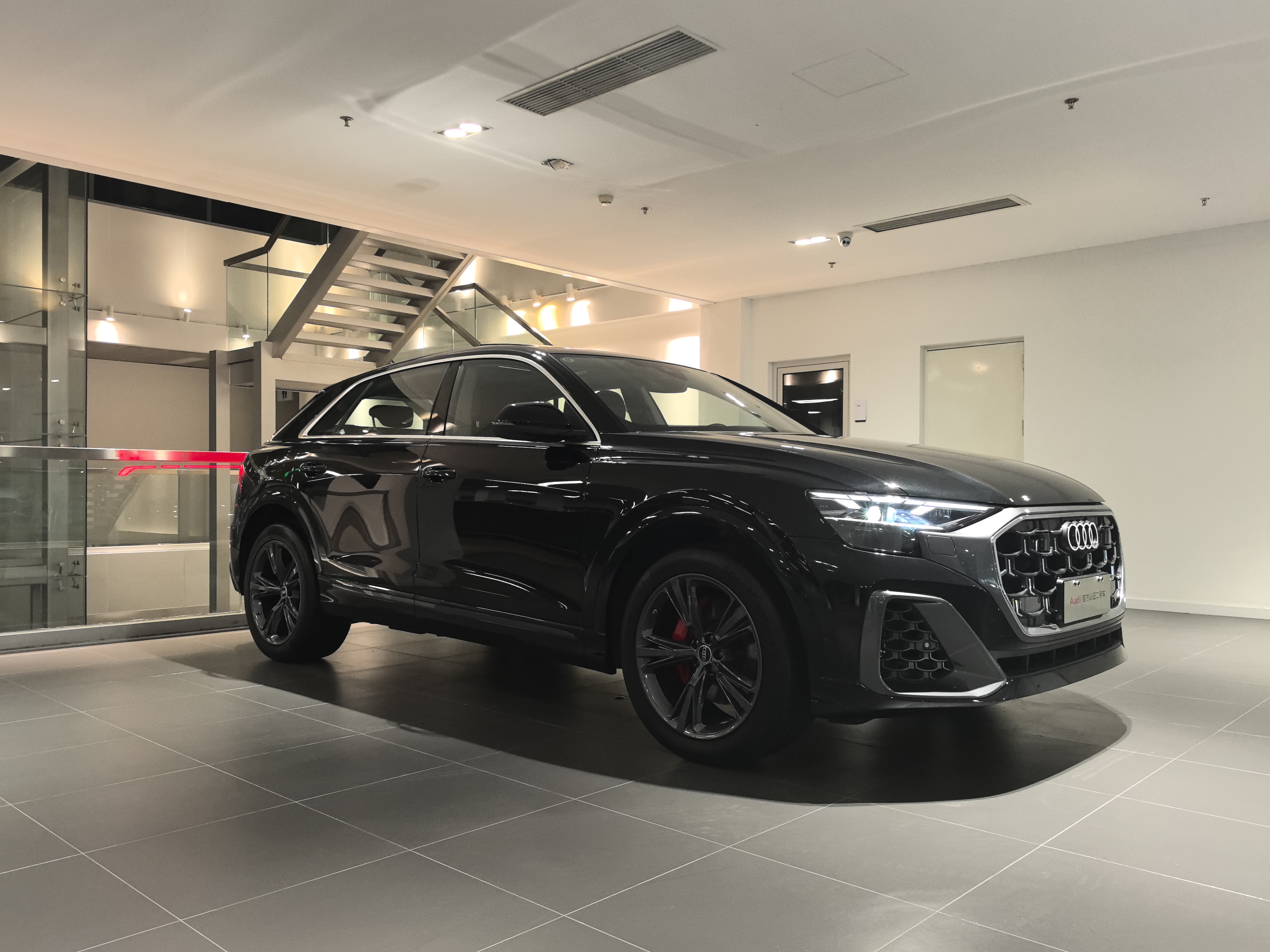 Audi Q8 2024 3.0T-A/MT4WD55TFSIHaohuadongganType48VQinghun thumbnail 3
