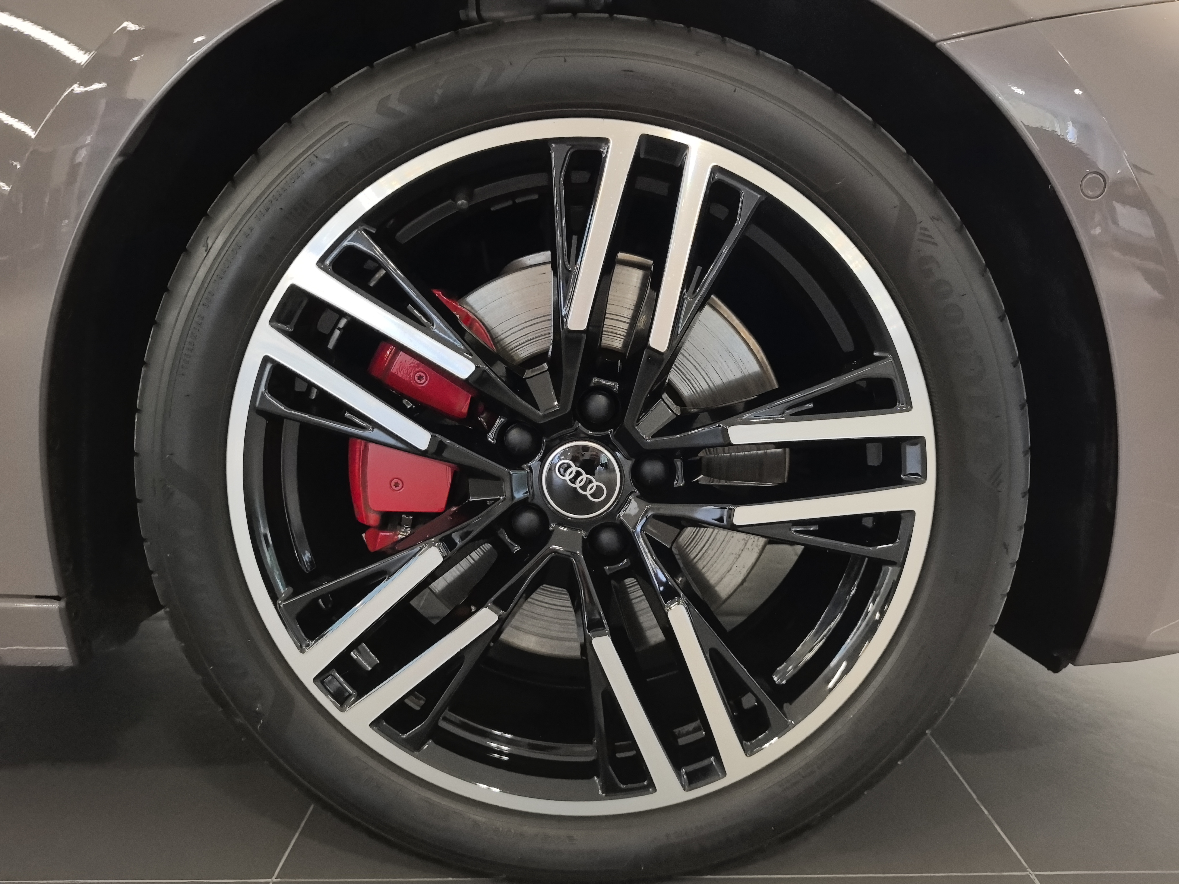 Audi A5L 2025 2.0T-A/MTYundongEditionquattroDCT(China VI) thumbnail 18