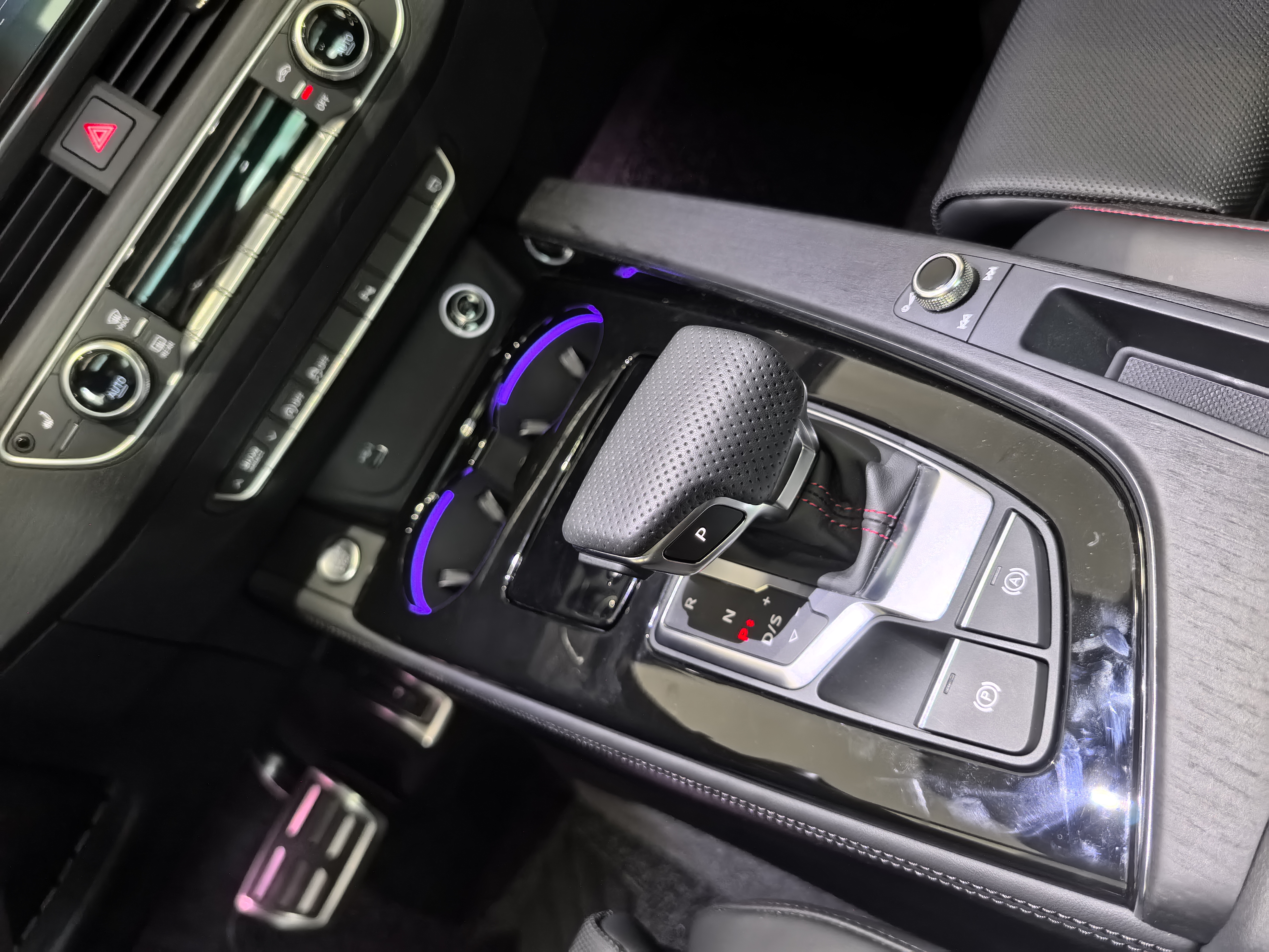 Audi A4L 2025 2.0T-A/MT-200WanliangEnjoy40TFSIHaohuadongganTypeDCT(China VI) thumbnail 10