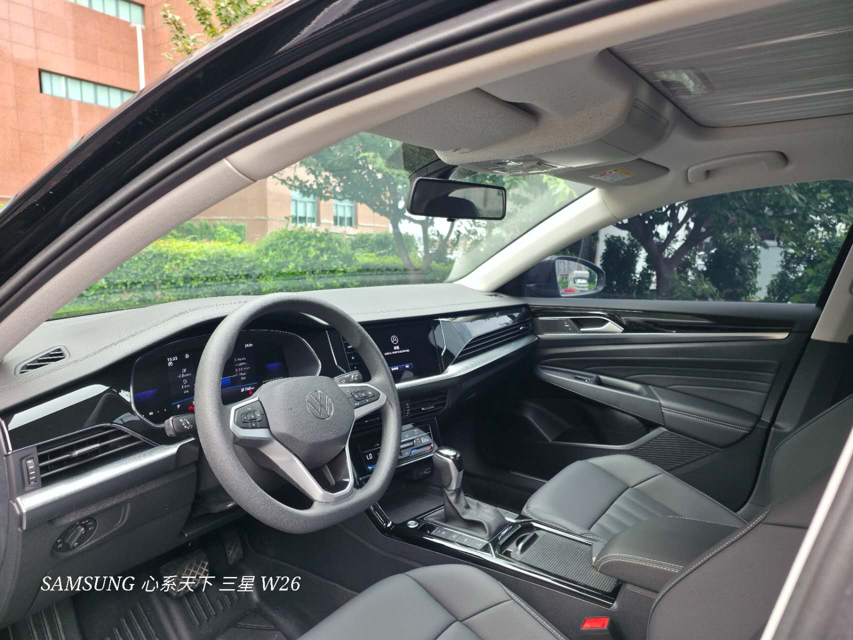 Volkswagen Pasatexinnengyuan 2025 PasatePHEV-1.4T-A/MTShangwuEdition430PHEVPHEVDCTDSG(China VI) thumbnail 5